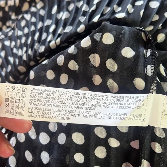 Zara Womenβs Accordion Pleat Mock Neck Bow Tie Blouse Size XS - Picture 11 of 17